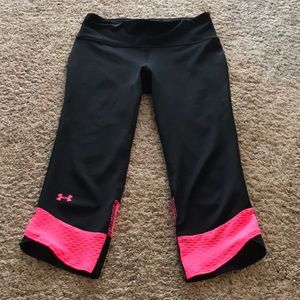 Under Armour cropped athletic pants, size small